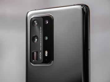 HUAWEI P40 Pro+ поступил в продажу со скидкой и TWS-наушниками в подарок