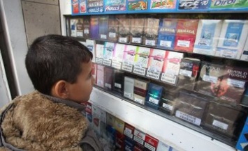В Каменском зафиксировали факт продажи сигарет несовершеннолетним