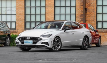 «Растянутая» обновленная Hyundai Sonata вышла в продажу (ФОТО)