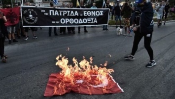 Греки курят турецкие флаги из Софии, а Турция советует забыть "византийскую мечту"