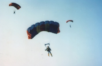 Как мелитопольский журналист с парашютом прыгал