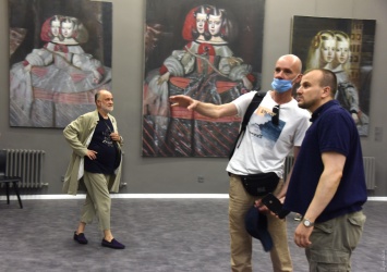 Все мы сегодня в «Черном зеркале»: в Одесском художественном музее показали проект современного художника