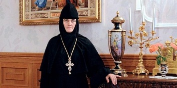Патриарх Кирилл призвал настоятельницу Покровского монастыря избавиться от скандального Mercedes S-класса