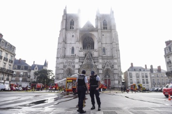 В о Франции волонтер сознался в поджоге собора в Нанте