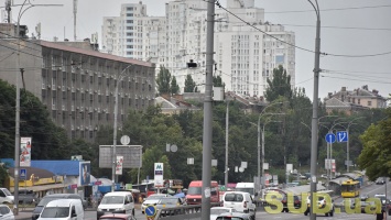 В Киеве поймали дерзкого нарушителя ПДД, который заставил остановиться десятки машин: видео