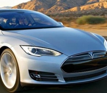Автопилот Tesla оказался вовлечен сразу в две аварии