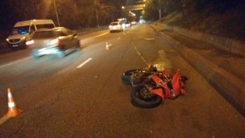 В Запорожье мотоциклист врезался в маршрутку: есть пострадавшие