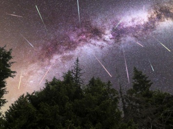 Украинцы смогут увидеть четыре метеоритных потока: два из них «прольются» сегодня ночью