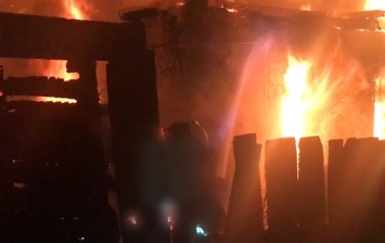 В Шостке взорвался и сгорел частный дом