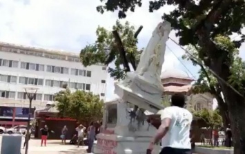 Памятник первой жене Наполеона снесли на Мартинике
