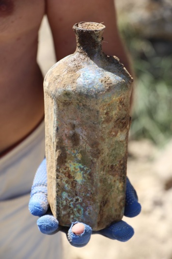 Украинские археологи нашли бутылку времен Османской империи
