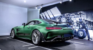 Тюнеры сделали интерьер Mercedes-AMG GT R в готическом стиле (ФОТО)