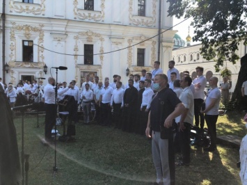 УПЦ проводит Божественную литургию в честь Дня крещения Руси