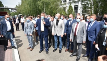 Шмыгаль на Полтавщине посетил Крюковский вагоностроительный завод