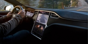Tesla испытала новое поколение автопилота в экстремальной для него обстановке (видео)