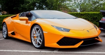 Американец потратил госпомощь для выплат зарплат сотрудникам на новый Lamborghini