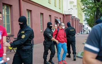 В Минске задержали 50 человек у здания КГБ (ВИДЕО)