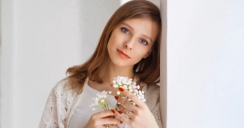Звезда Папиных дочек Лиза Арзамасова похвасталась шикарным кольцом от любимого, который старше ее на 21 год