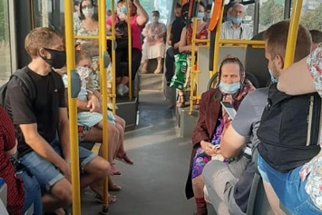 В Киеве водитель автобуса отказался везти пассажиров