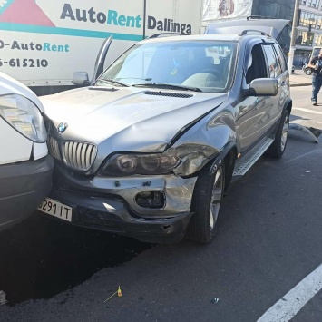 BMW Х5 с одесскими уличными активистами внутри угодил в тройное ДТП