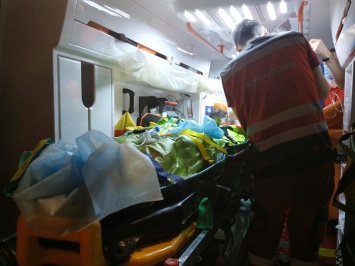 На трассе Киев - Чоп в результате ДТП с участием гражданина Франции погибла 16-летняя девушка, врачи борются за жизнь ее сестры