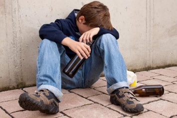 В Мариуполе 12-летний мальчик отравился алкоголем