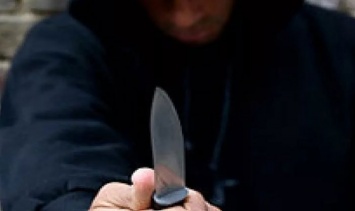 Разбойник напал на пенсионерку с ножом