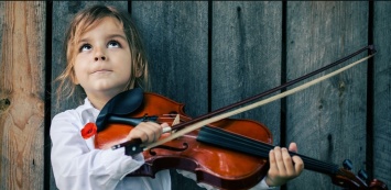 Ученые развенчали миф о том, что музыка делает детей умнее