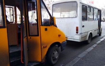 После жалоб на маршрут №3 "Николаев-грузовой - Варваровка" управление транспорта проверило перевозчика - нарушений нет
