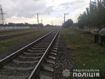 В Мелитополе устанавливает обстоятельства гибели мужчины под колесами поезда