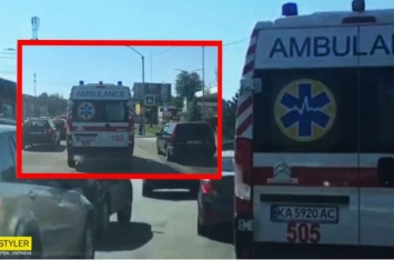 Под Киевом водитель моментально поплатился за то, что не пропустил "скорую". ВИДЕО