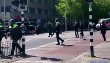 Полиция в Нидерландах арестовала двух участников акции против карантина