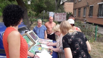 Жители нескольких микрорайонов Кривого Рога собирают подписи против строительства "Арселором" нового отвала