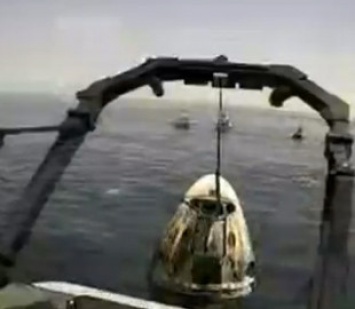 NASA показало вылавливание Crew Dragon из Мексиканского залива