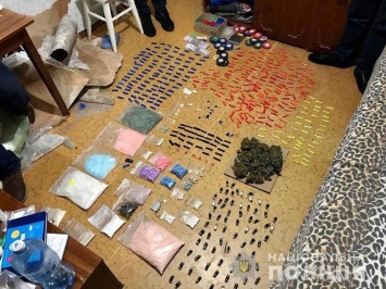 Арест на 8 миллионов гривен и полтонны наркотиков: "копы" Харькова "накрыли" несколько групп наркоторговцев, - ВИДЕО