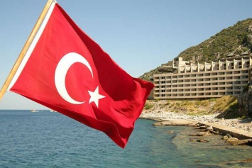 В Турции запретили брать еду со шведского стола своими руками