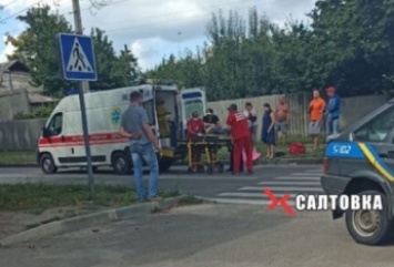 В Харькове авто на скорости сбило девушку - страшный момент попал на видео