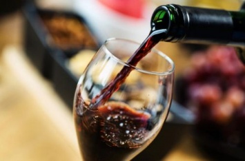 Бокал вина в день предотвращает развитие остеопороза у женщин