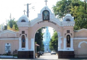 На Втором Христианском кладбище в Одессе сломаны десятки крестов