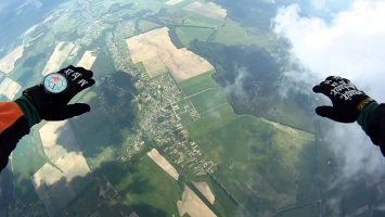 В Днепропетровской области 15 ветеранов АТО прыгнули с парашютом
