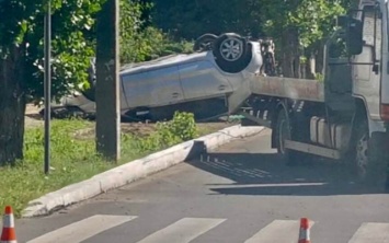 На Херсонщине произошла серьезная авария, в результате перекинулось авто