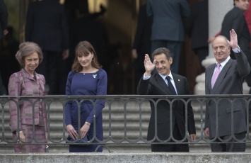 Бывший король Испании Хуан Карлос решил покинуть страну