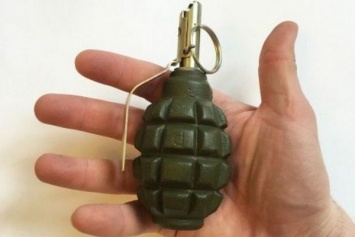 В Луганске 22-летний парень остался без пальцев из-за взрыва гранаты в руках