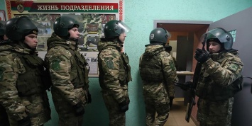 Белоруссия объявила о военных сборах у границы с Россией