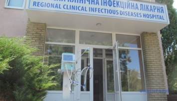 Харьковской инфекционной больнице передали аппарат ИВЛ американского производства