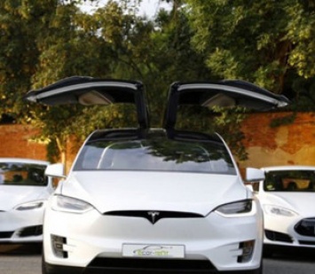 Беспилотные автомобили Tesla обвинили в многочисленных ДТП с жертвами