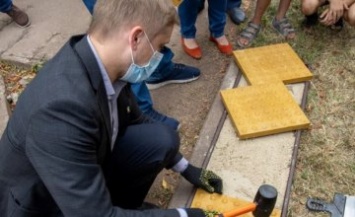 Александр Бондаренко заложил первый «камень» в строительство еще одной инклюзивной площадки в области