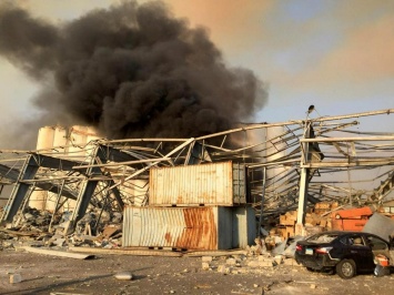 Осколки, тела погибших и пожары. Опубликованы фото и видео страшных последствий взрывов в Бейруте