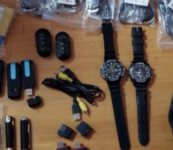 Под видом часов и флешек в Украину пытались ввезти средства для скрытой слежки