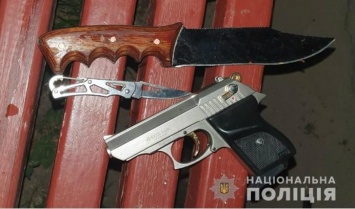 В Харькове мужчина, пытавшийся совершить самоубийство, обстрелял полицейских (фото)